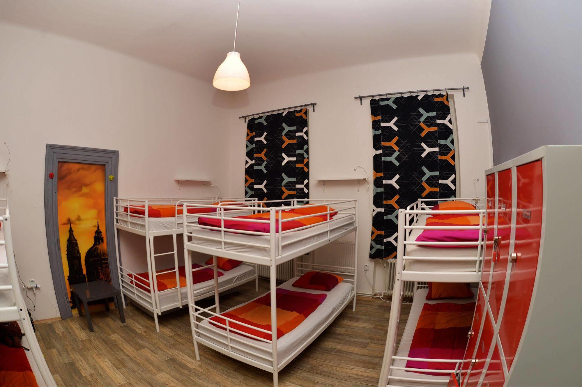 Onefam Home Прага Экстерьер фото